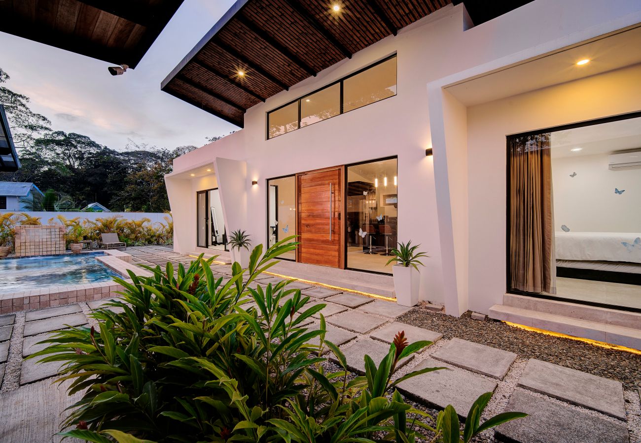 Casa en Hone Creek - Luna Azul Boutique - Stunning 2BR w/AC, pool & firepit