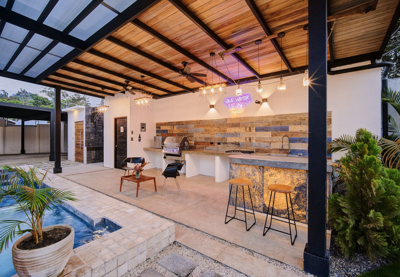 Casa en Hone Creek - Luna Azul Boutique - Stunning 2BR w/AC, pool & firepit