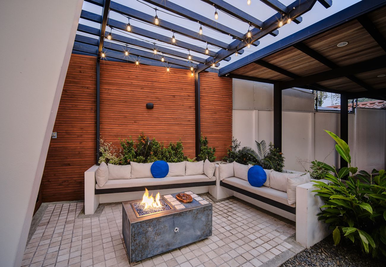 Casa en Hone Creek - Luna Azul Boutique - Stunning 2BR w/AC, pool & firepit