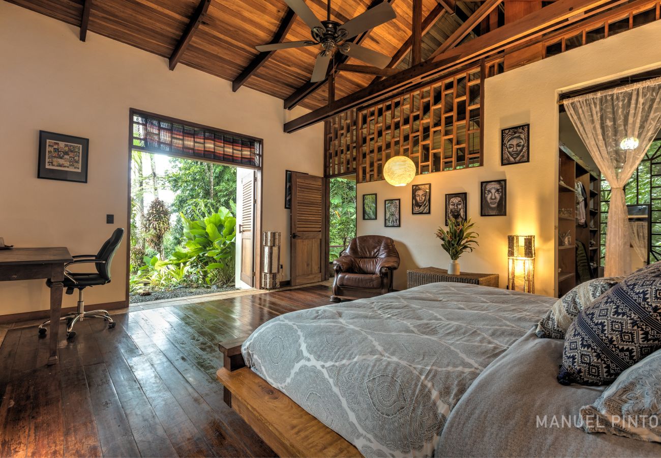 Villa en Punta Uva - Villa Macaw Pool House | Big Tree Refuge