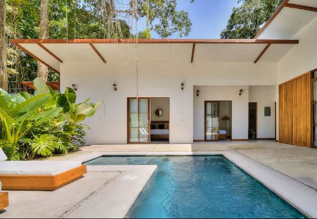 Casa en Puerto Viejo - -