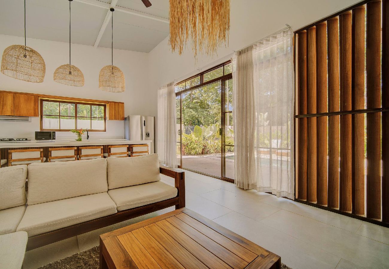 Casa en Puerto Viejo - -