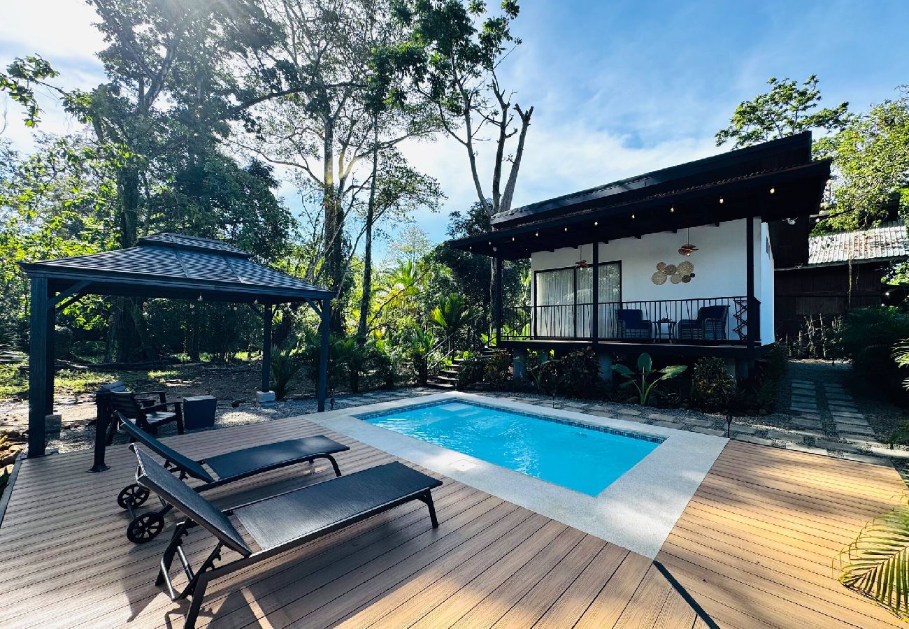 Departamento en Playa Negra - -
