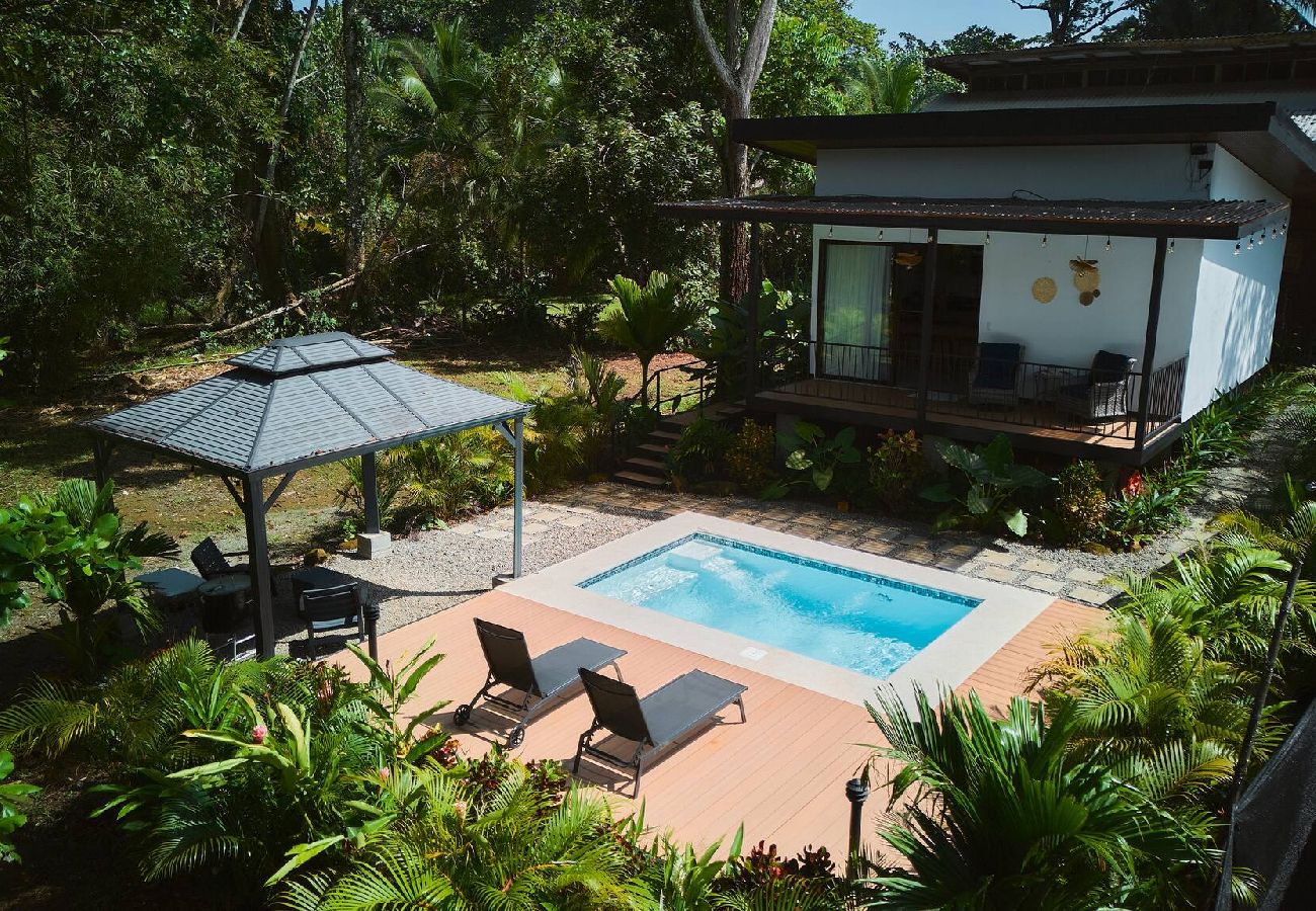 Departamento en Playa Negra - -