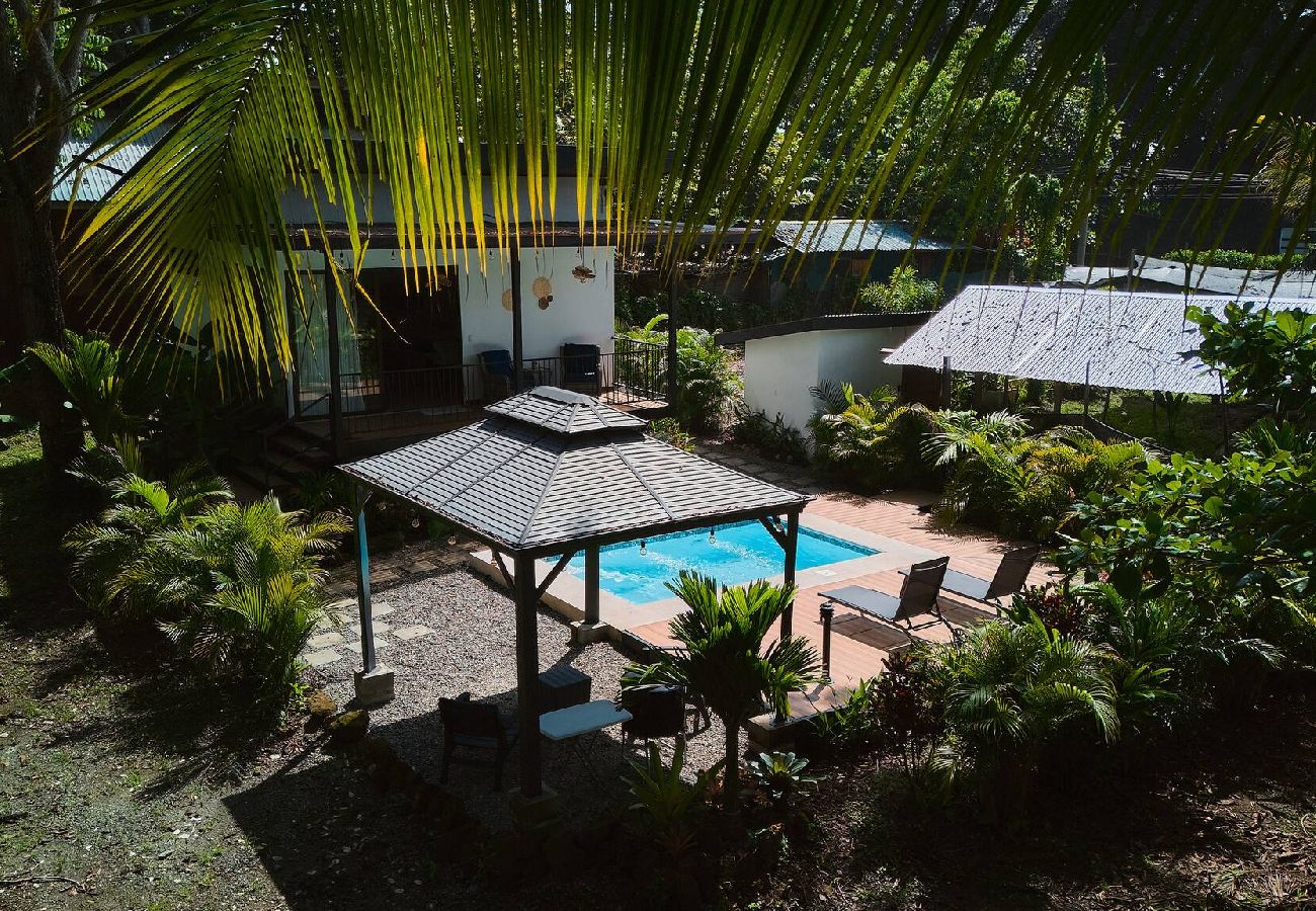 Departamento en Playa Negra - -