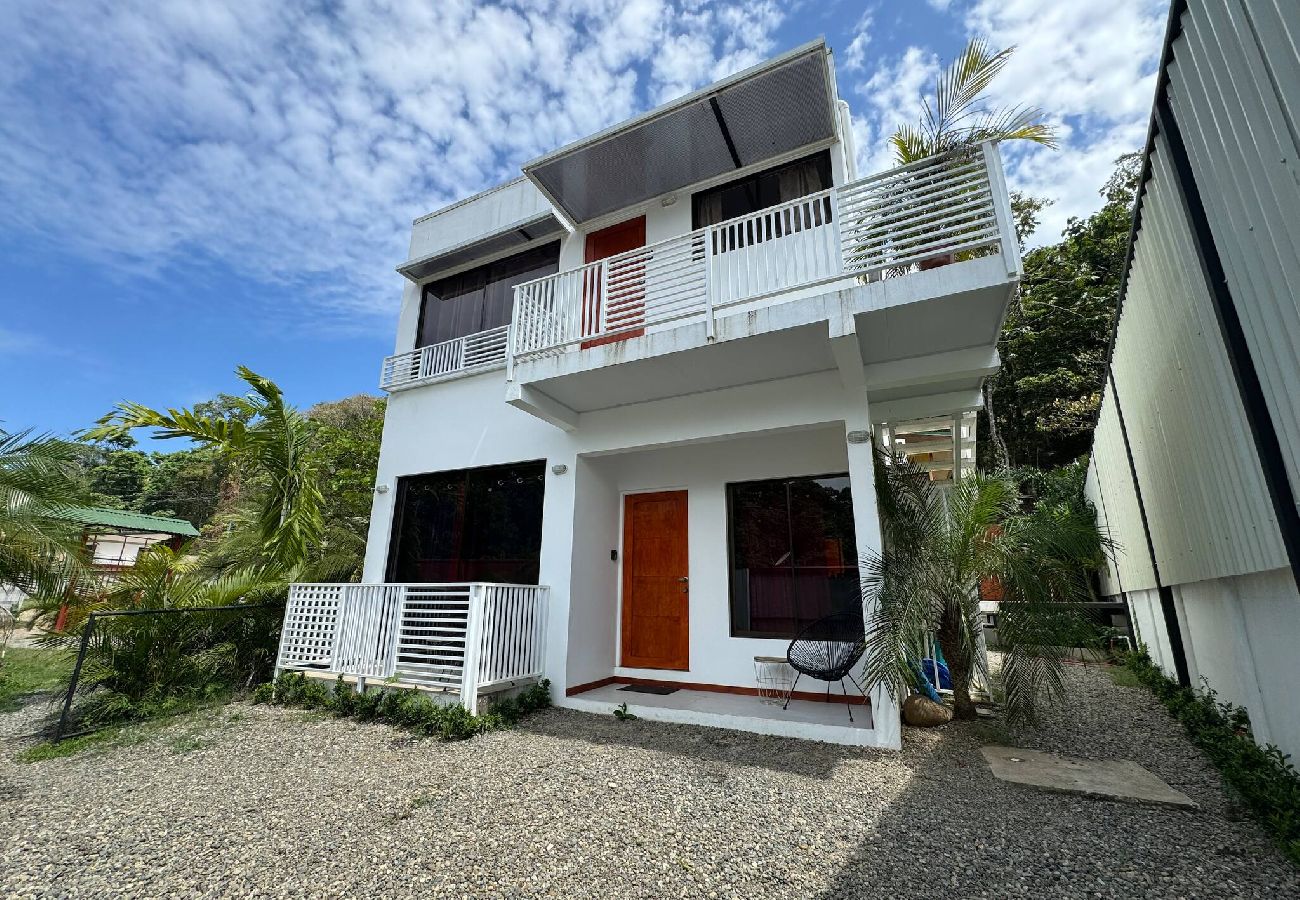 House in Puerto Viejo - Sloth & Butterfly · Ideal for Groups + Pool