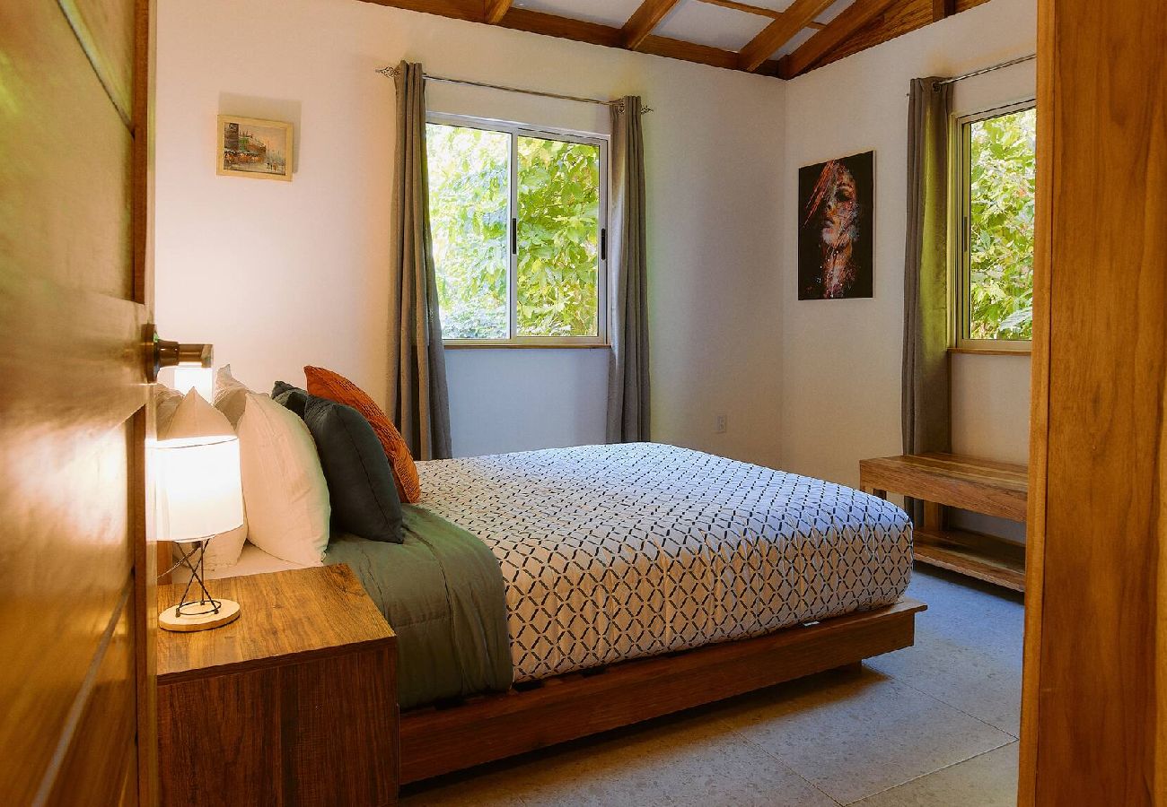 House in Playa Chiquita - Casa Amarilla · Terrace, BBQ & Pool