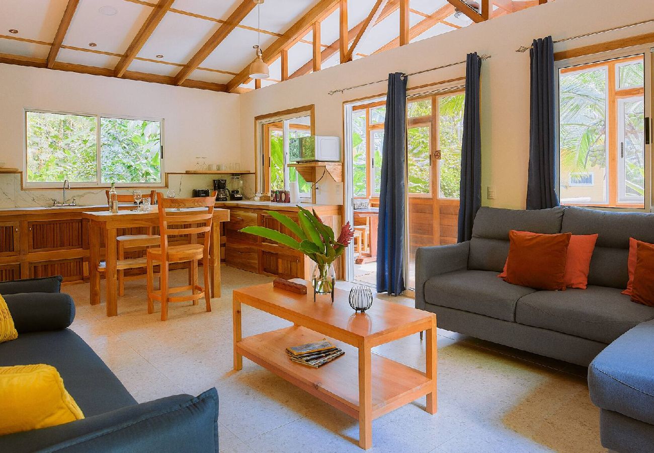 House in Playa Chiquita - Casa Amarilla · Terrace, BBQ & Pool