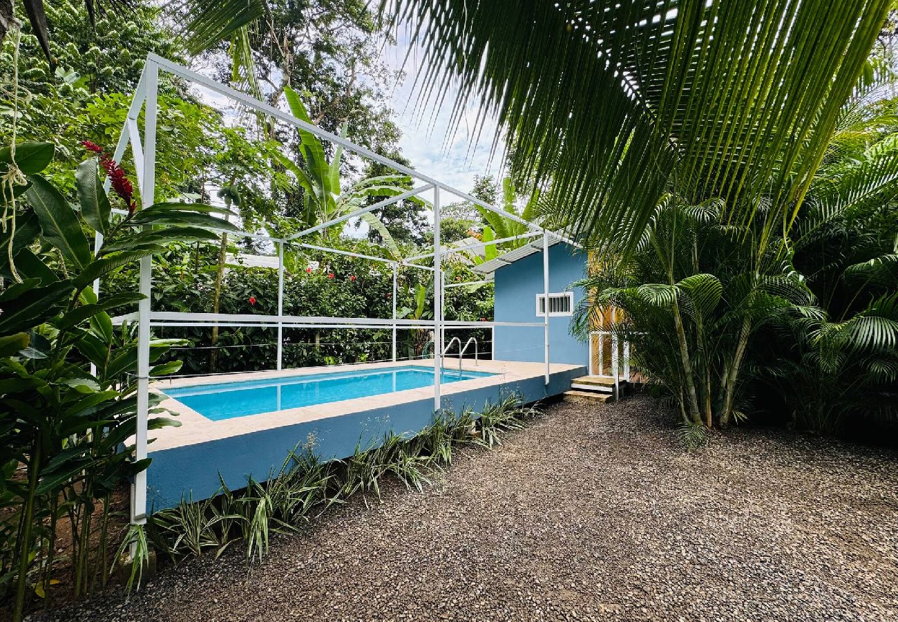 House in Playa Chiquita - Casa Amarilla · Terrace, BBQ & Pool