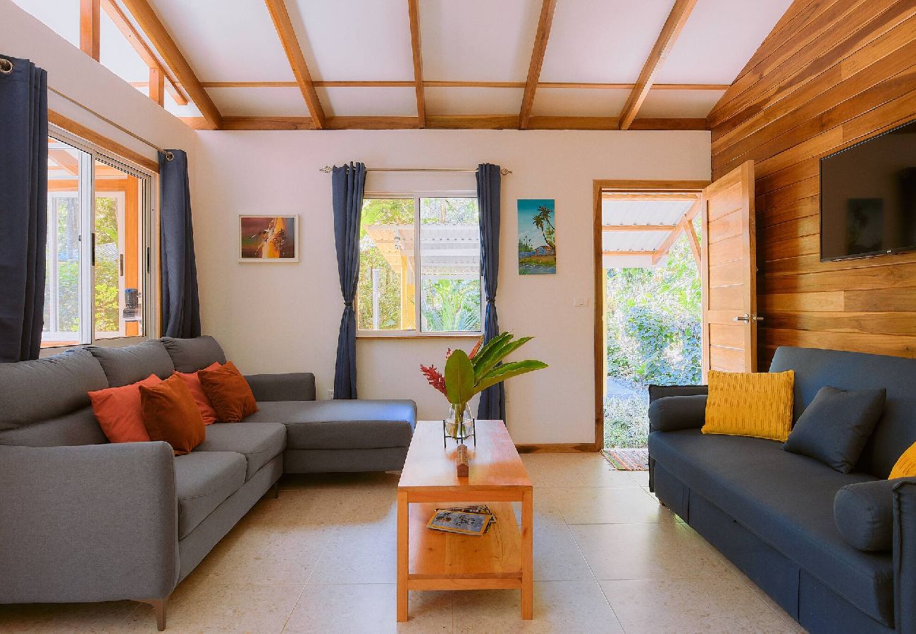 House in Playa Chiquita - Casa Amarilla · Terrace, BBQ & Pool