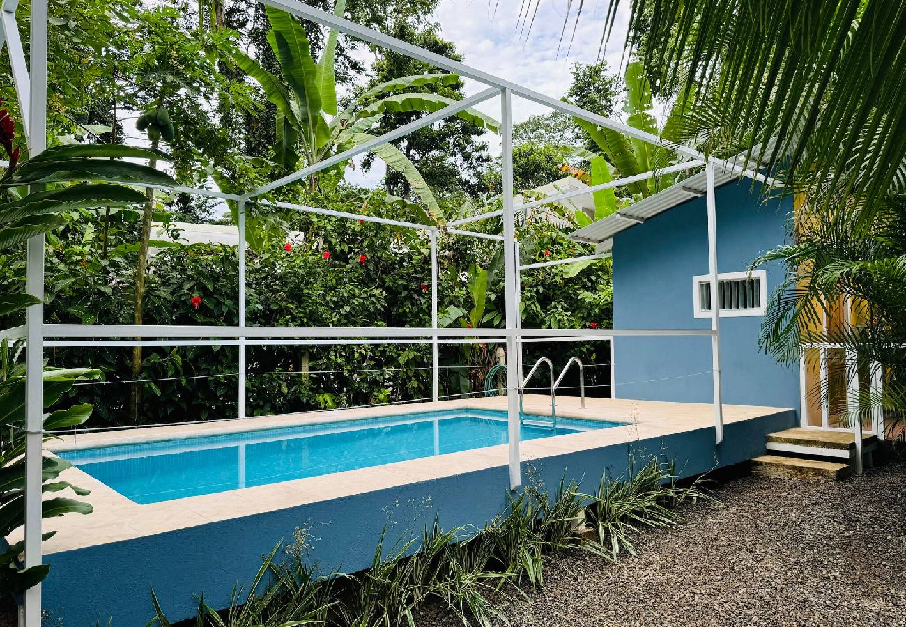 House in Playa Chiquita - Casa Amarilla · Terrace, BBQ & Pool