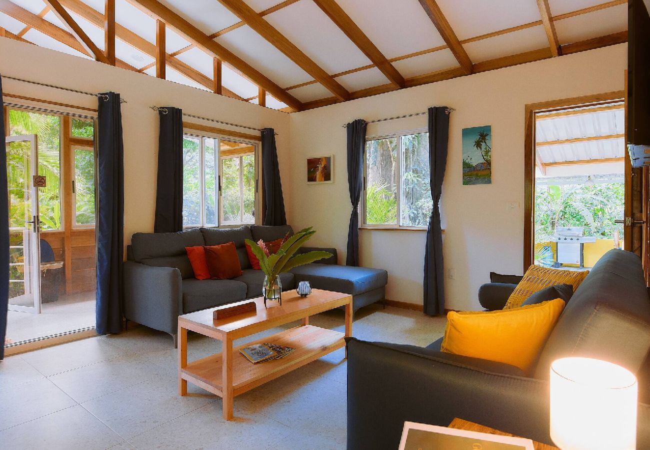 House in Playa Chiquita - Casa Amarilla · Terrace, BBQ & Pool