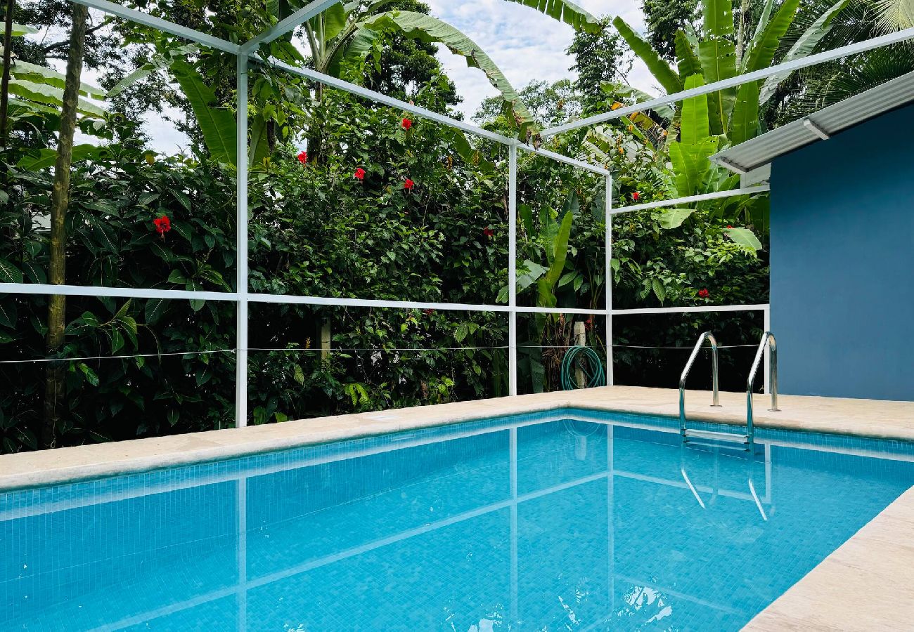 House in Playa Chiquita - Casa Amarilla · Terrace, BBQ & Pool