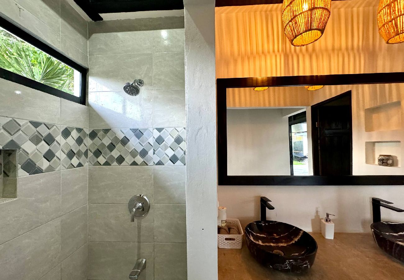 Cottage in Cahuita - Ashley’s Beach House · 5 min from Cahuita Park