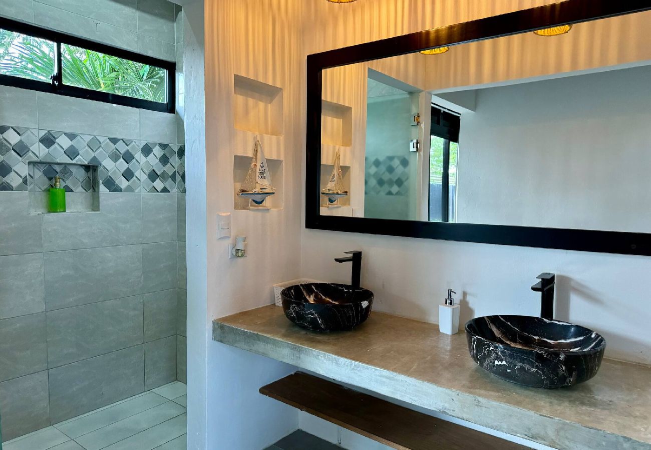Cottage in Cahuita - Ashley’s Beach House · 5 min from Cahuita Park