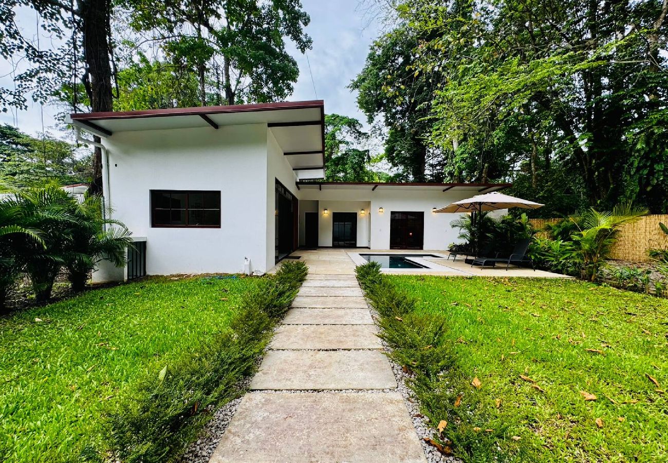 House in Puerto Viejo - Casa Malbec · Nature, comfort & pool