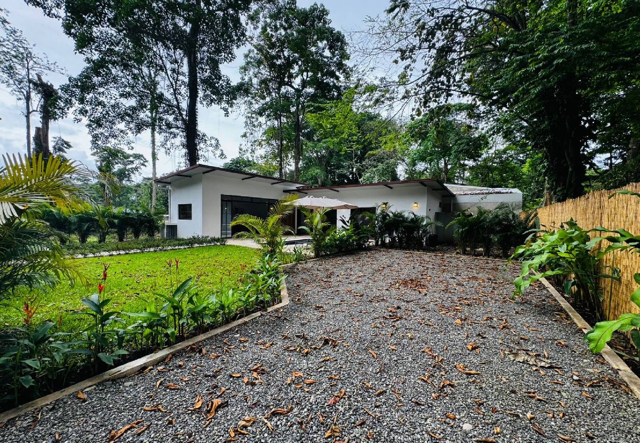 House in Puerto Viejo - Casa Malbec · Nature, comfort & pool