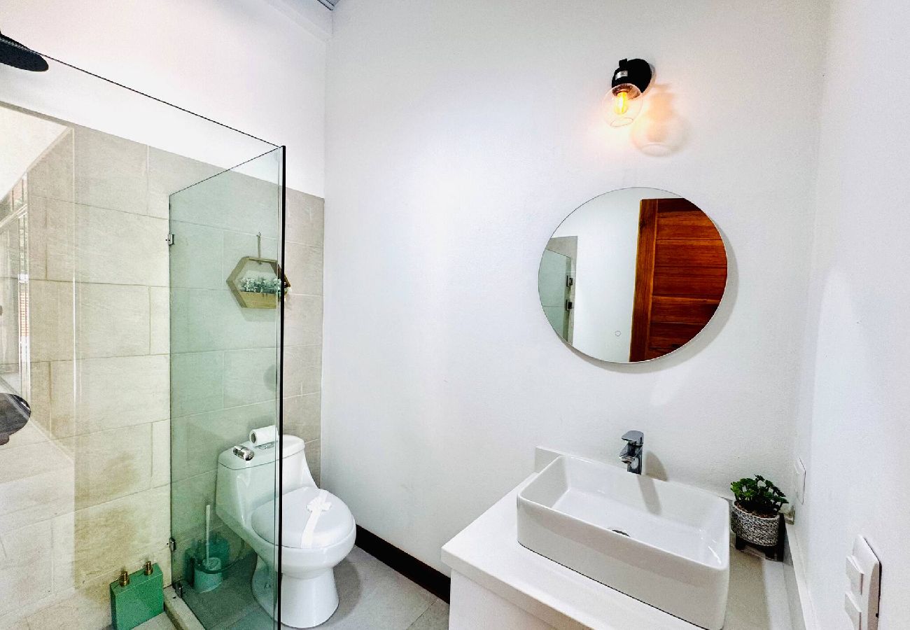 House in Puerto Viejo - Üpa House · Tropical vibes & lush garden pool