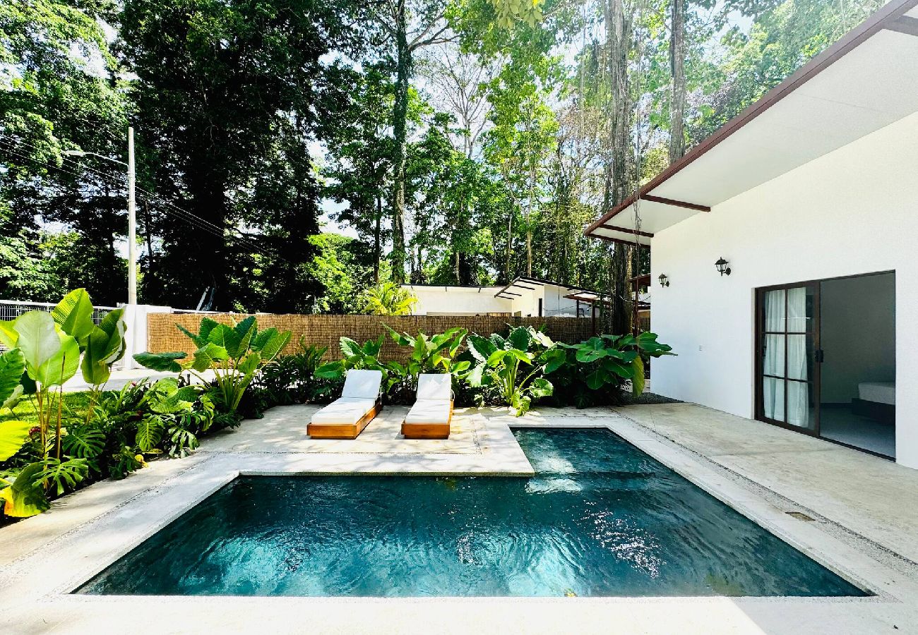 House in Puerto Viejo - Üpa House · Tropical vibes & lush garden pool