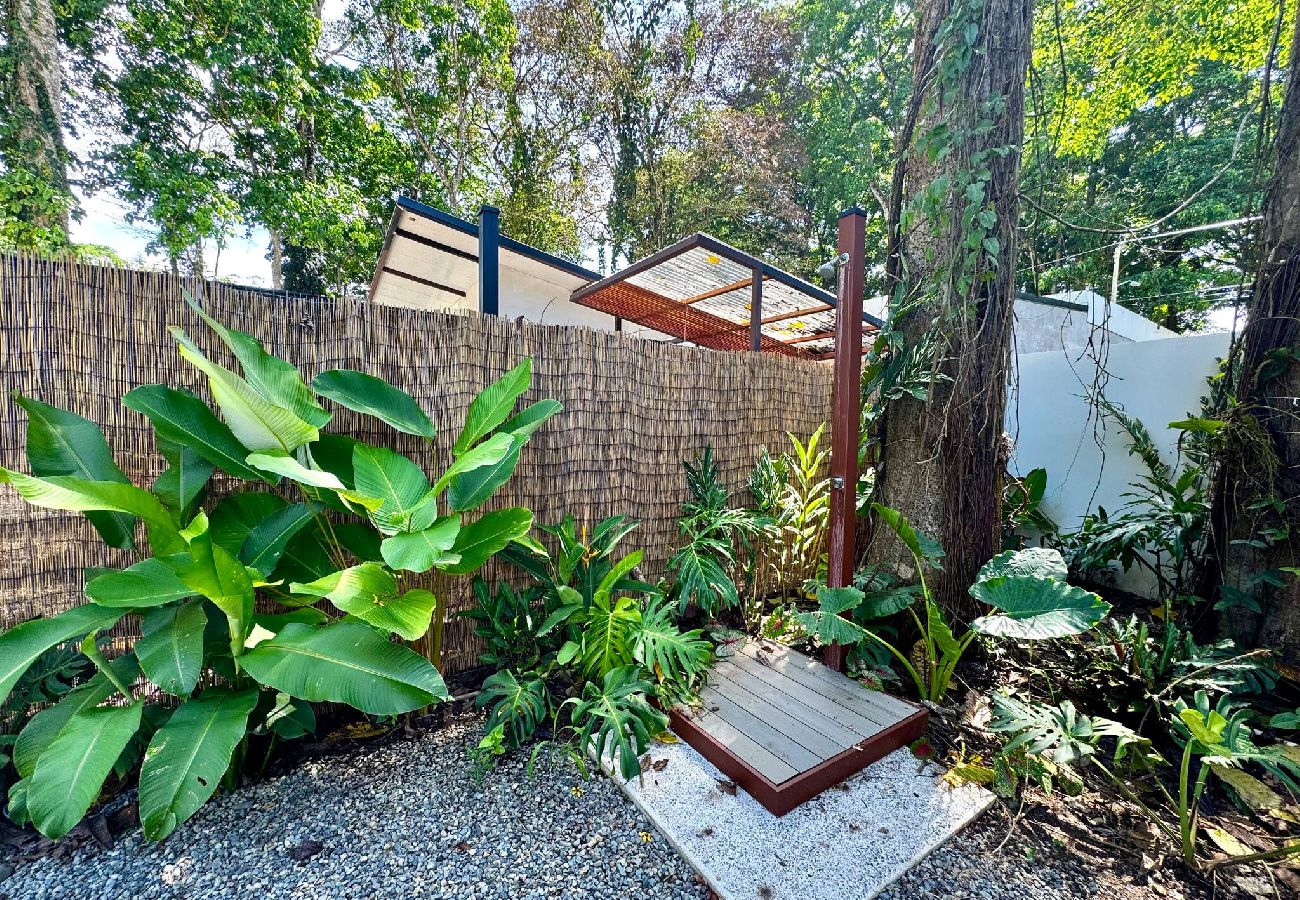 House in Puerto Viejo - Üpa House · Tropical vibes & lush garden pool