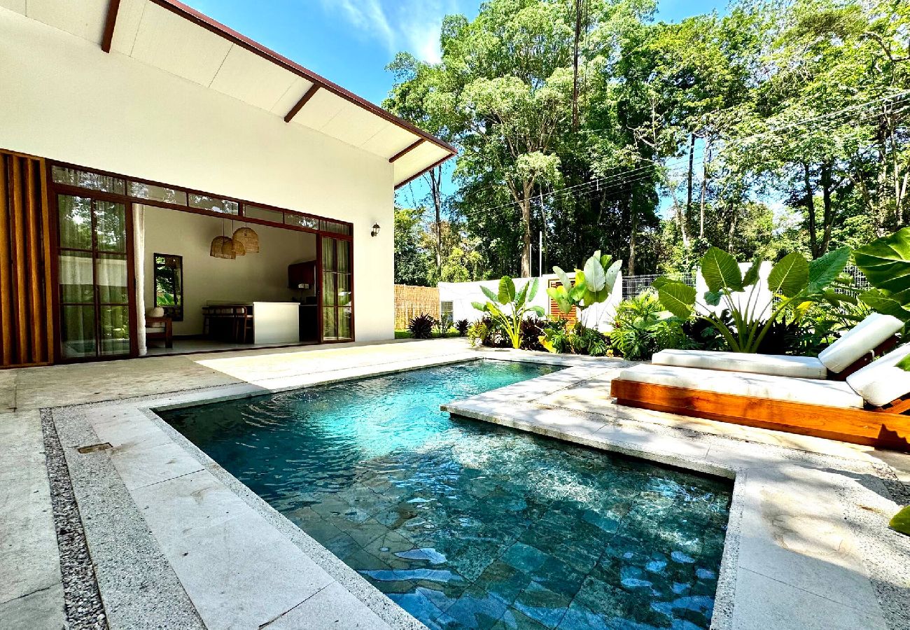 House in Puerto Viejo - Üpa House · Tropical vibes & lush garden pool