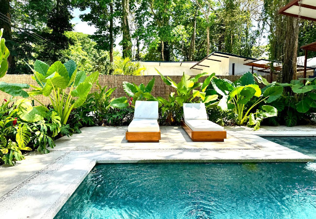 House in Puerto Viejo - Üpa House · Tropical vibes & lush garden pool