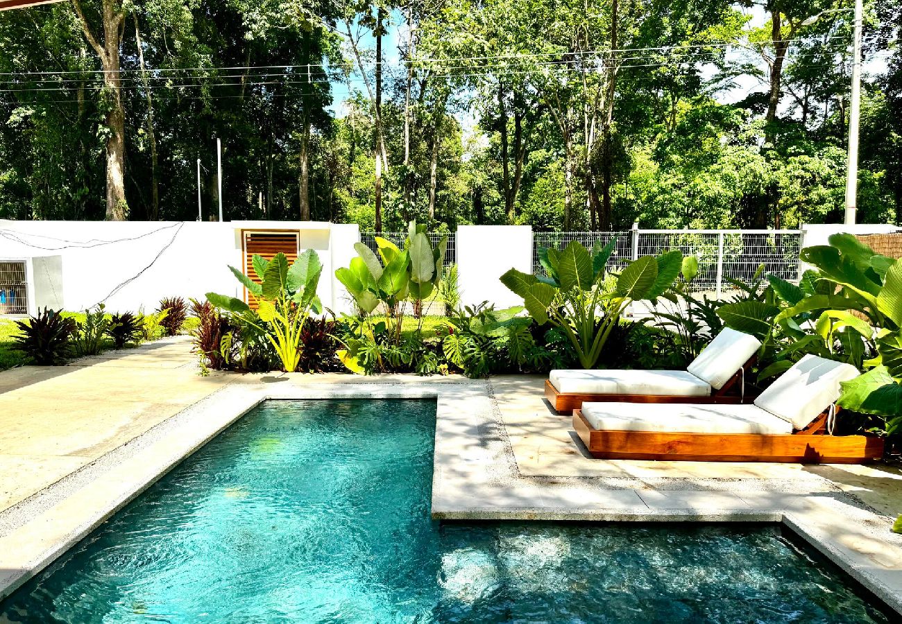House in Puerto Viejo - Üpa House · Tropical vibes & lush garden pool