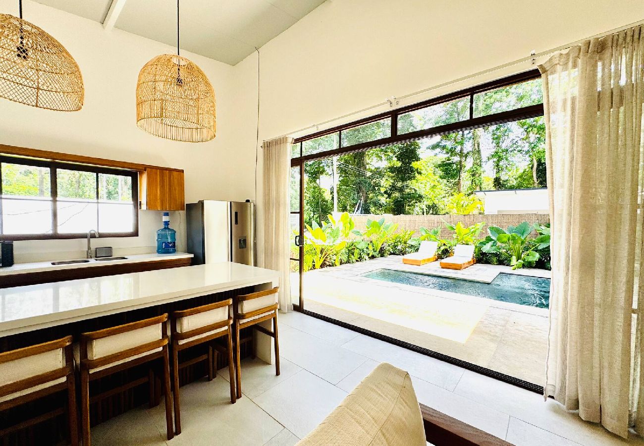 House in Puerto Viejo - Üpa House · Tropical vibes & lush garden pool