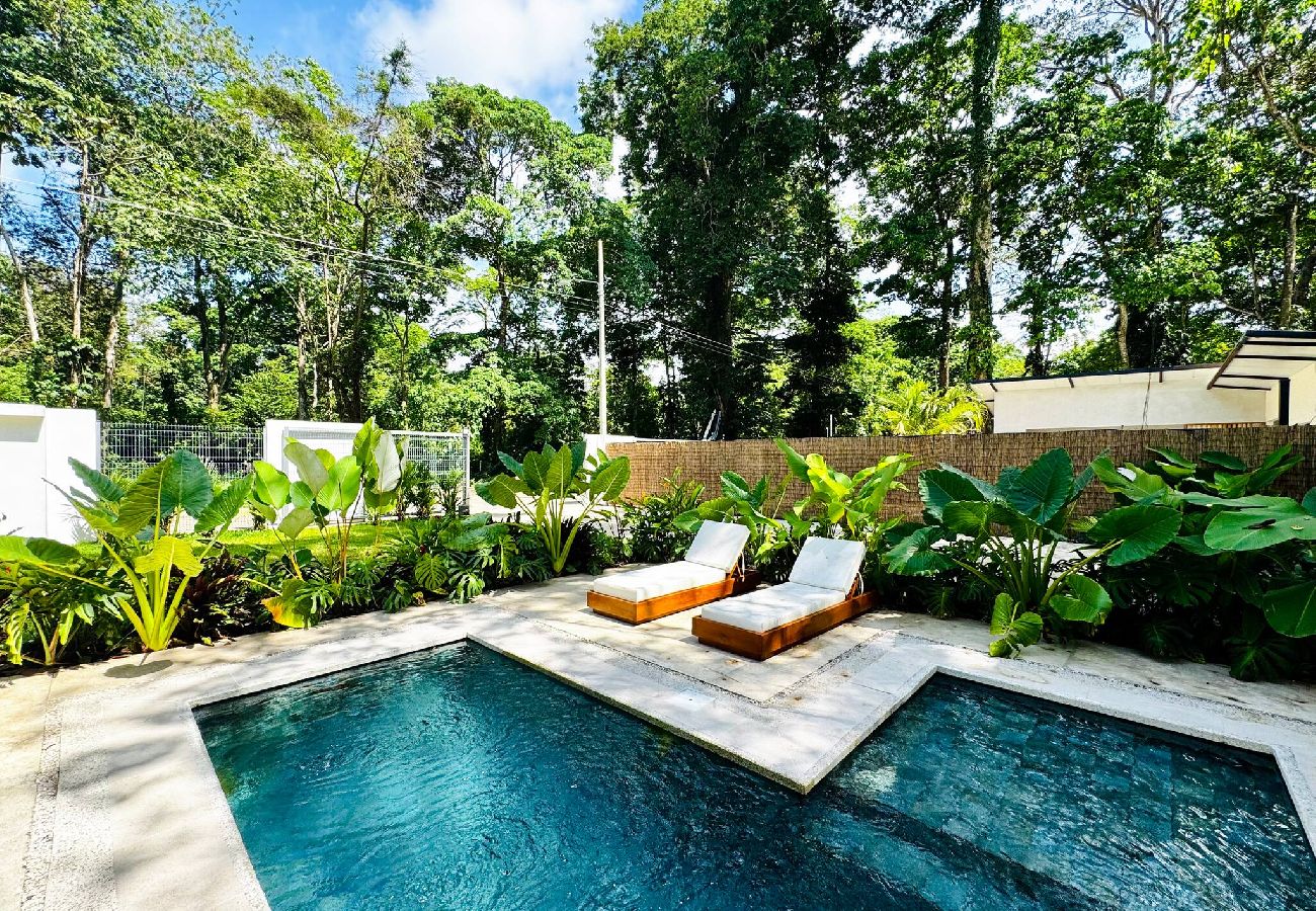 House in Puerto Viejo - Üpa House · Tropical vibes & lush garden pool