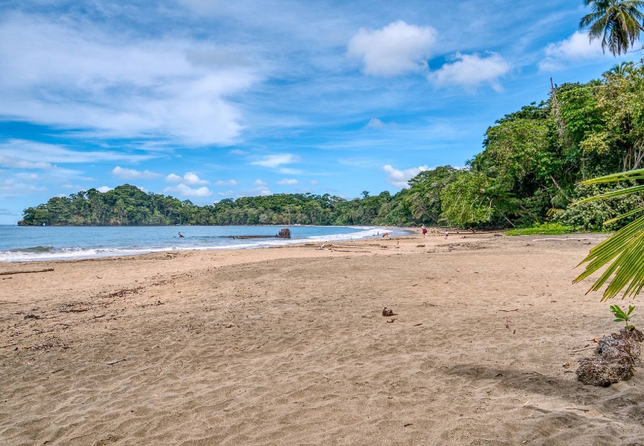 Apartment in Puerto Viejo - Apt Abeto 2 - 2BR / Wi-fi & AC - 2 mins from beach 