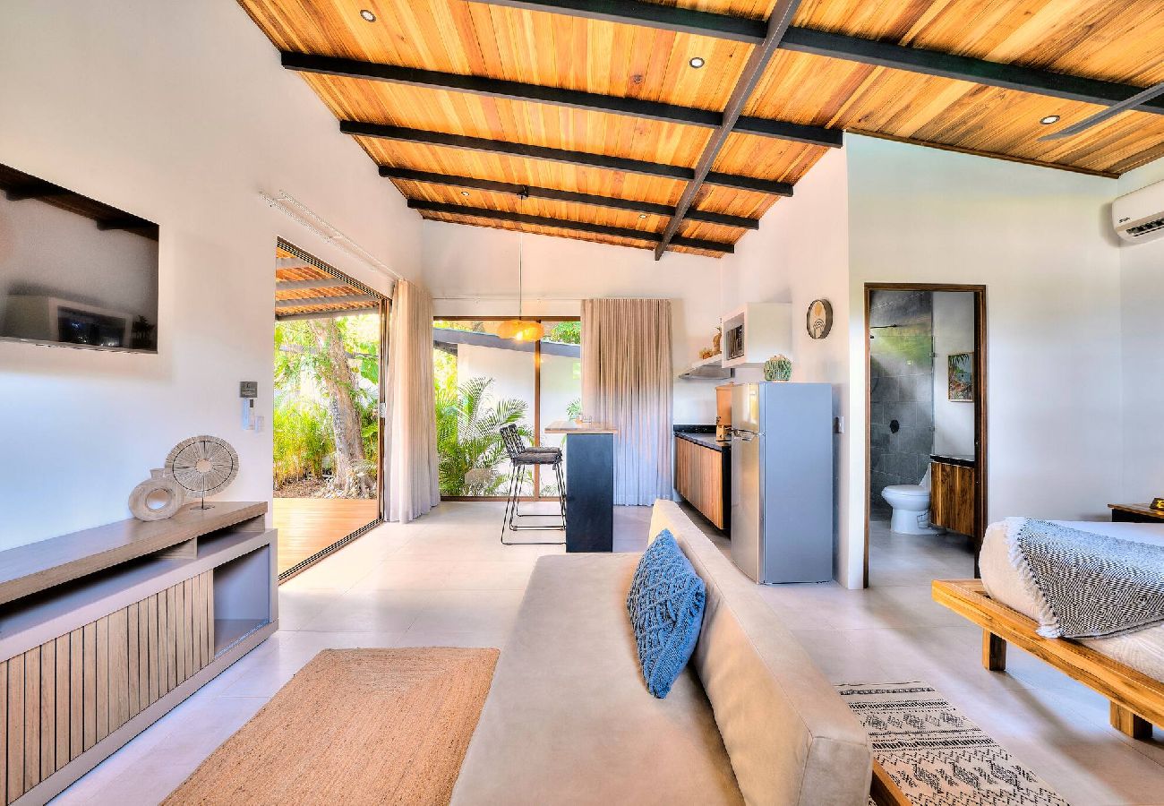 Villa in Puerto Viejo - Salt n’ Pepper Beach Lodge | 4 villas w/pool & AC 