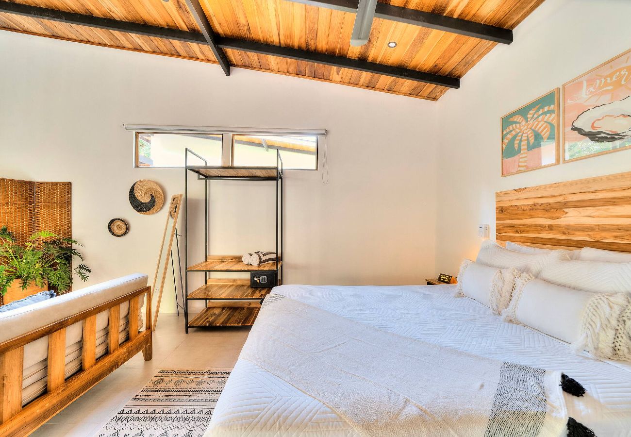 Villa in Puerto Viejo - Salt n’ Pepper Beach Lodge | 4 villas w/pool & AC 