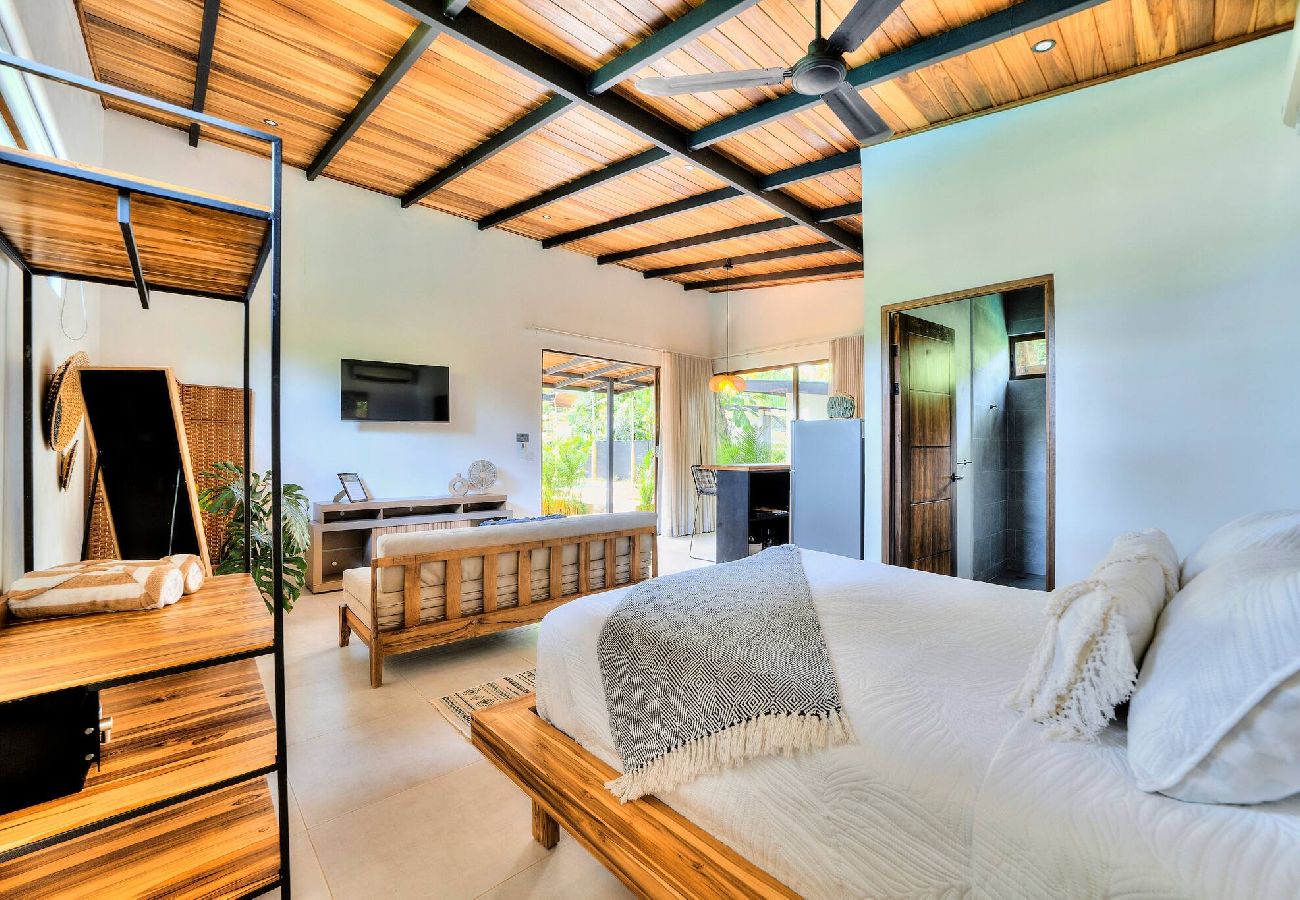 Villa in Puerto Viejo - Salt n’ Pepper Beach Lodge | 4 villas w/pool & AC 