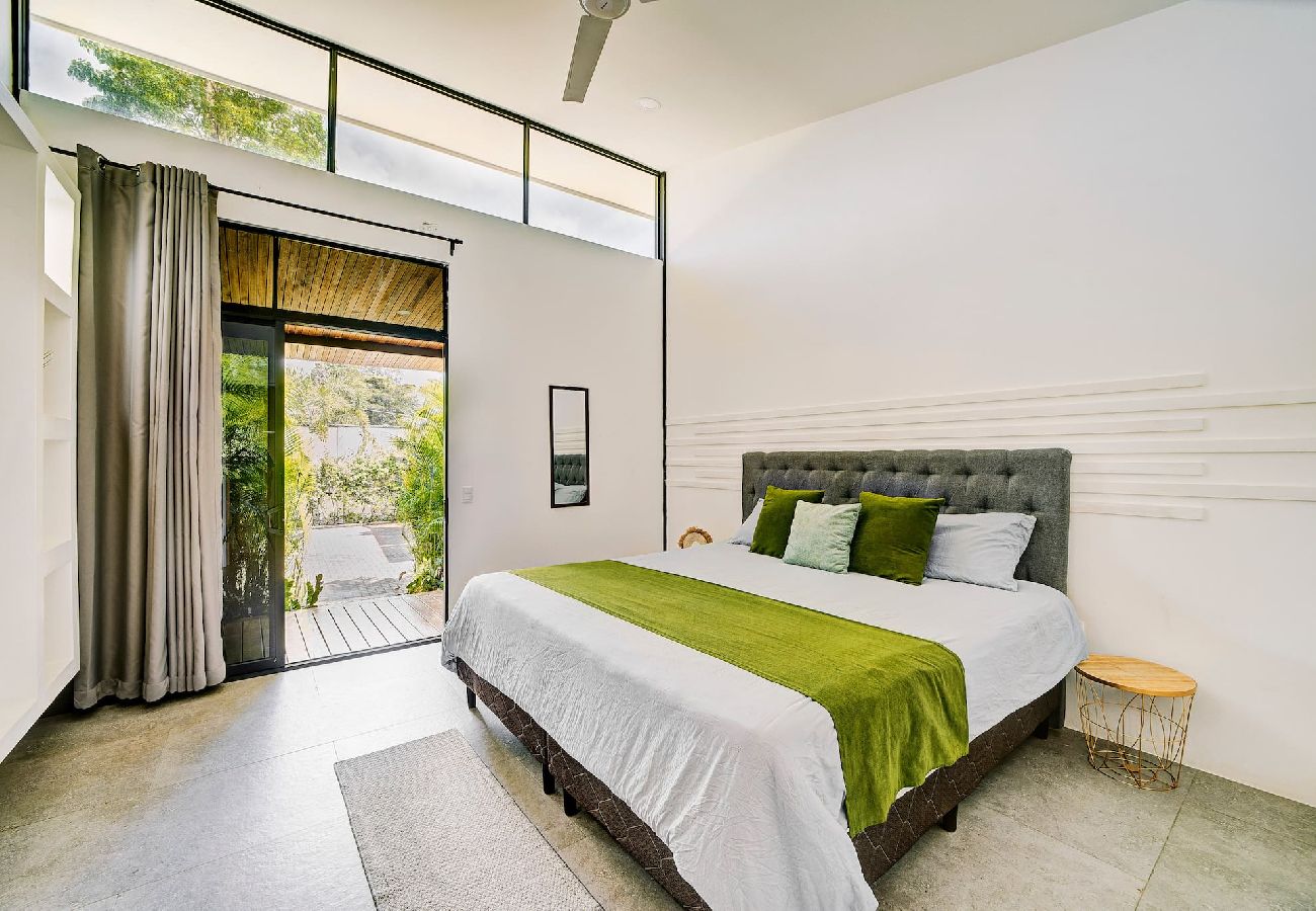 Apartment in Puerto Viejo - Suite Gaviota 4 | Centric w/AC & king-size bed 
