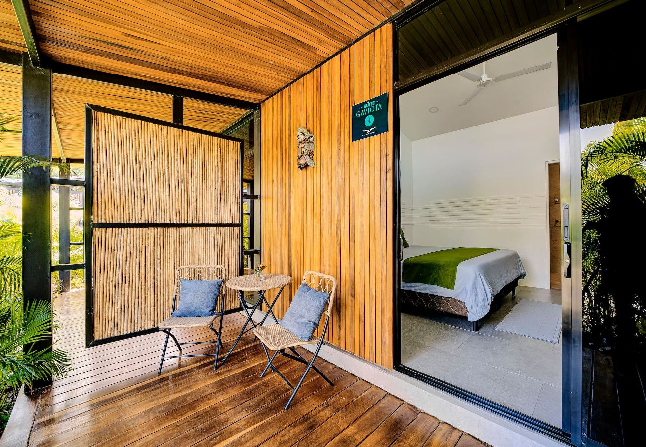 Apartment in Puerto Viejo - Suite Gaviota 4 | Centric w/AC & king-size bed 
