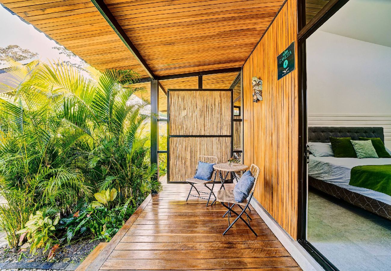 Apartment in Puerto Viejo - Suite Gaviota 4 | Centric w/AC & king-size bed 