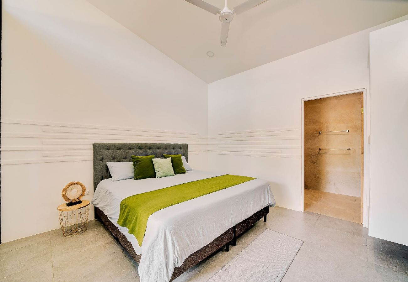 Apartment in Puerto Viejo - Suite Gaviota 4 | Centric w/AC & king-size bed 