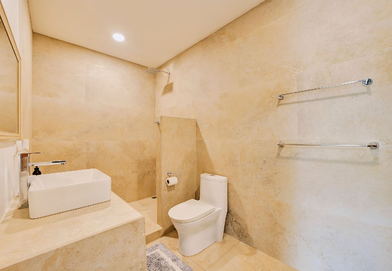 Apartment in Puerto Viejo - Suite Gaviota 4 | Centric w/AC & king-size bed 