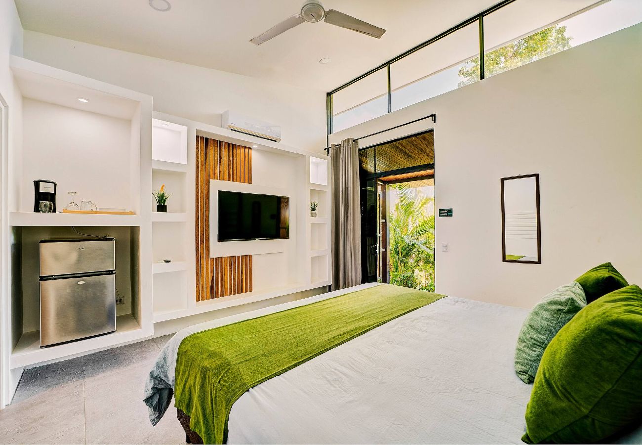 Apartment in Puerto Viejo - Suite Gaviota 4 | Centric w/AC & king-size bed 
