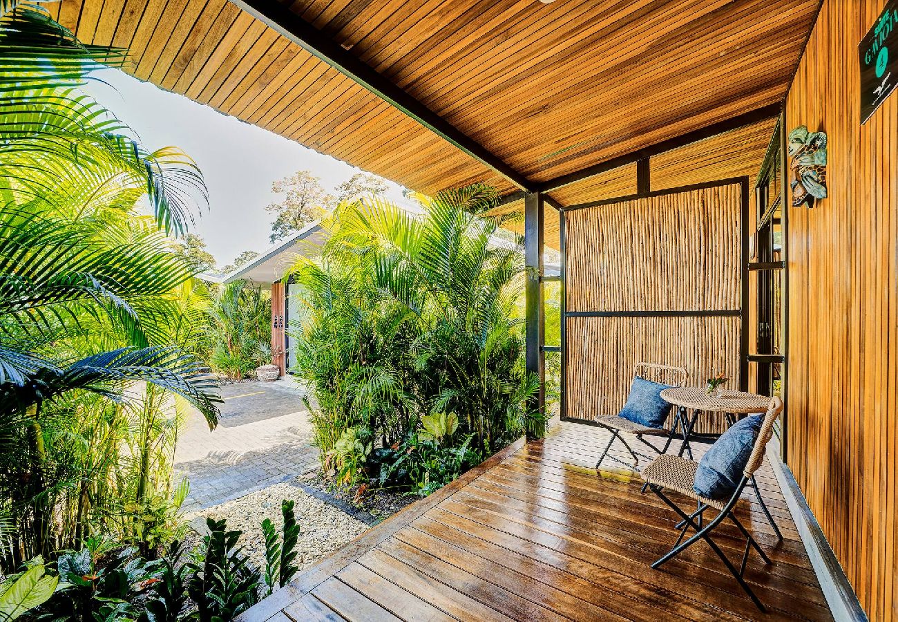 Apartment in Puerto Viejo - Suite Gaviota 4 | Centric w/AC & king-size bed 