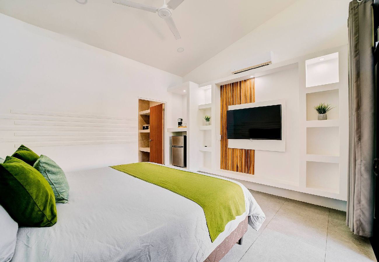 Apartment in Puerto Viejo - Suite Gaviota 5 | Centric w/AC & king-size bed 