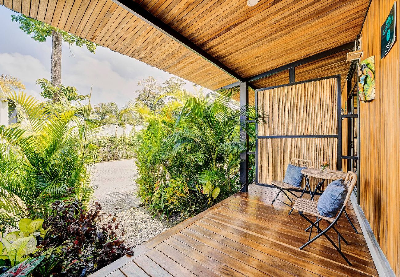 Apartment in Puerto Viejo - Suite Gaviota 5 | Centric w/AC & king-size bed 