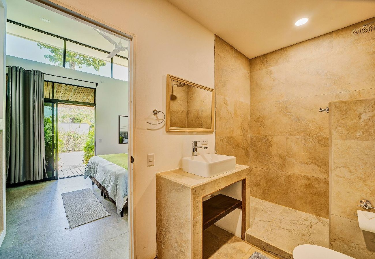 Apartment in Puerto Viejo - Suite Gaviota 5 | Centric w/AC & king-size bed 