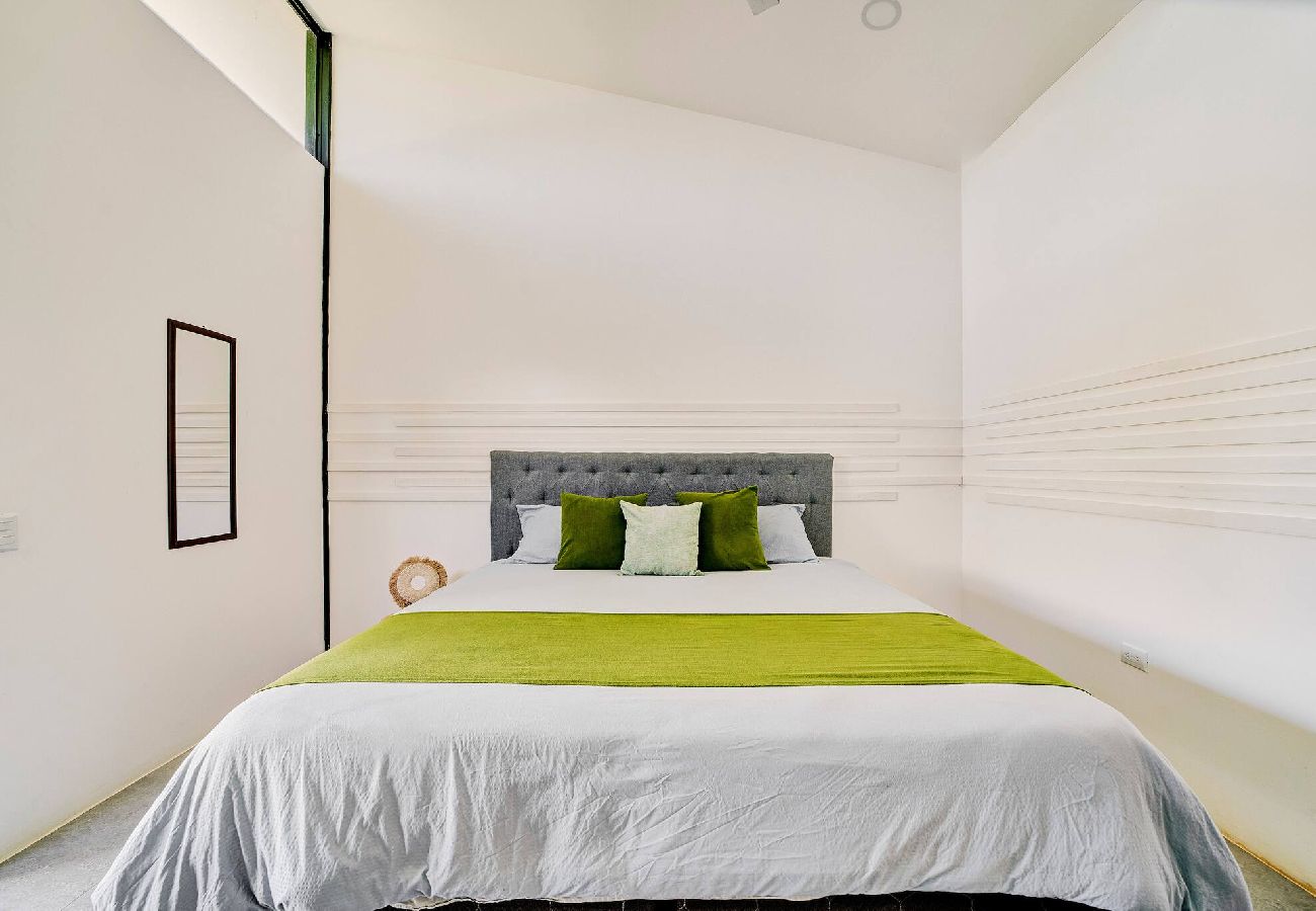 Apartment in Puerto Viejo - Suite Gaviota 5 | Centric w/AC & king-size bed 