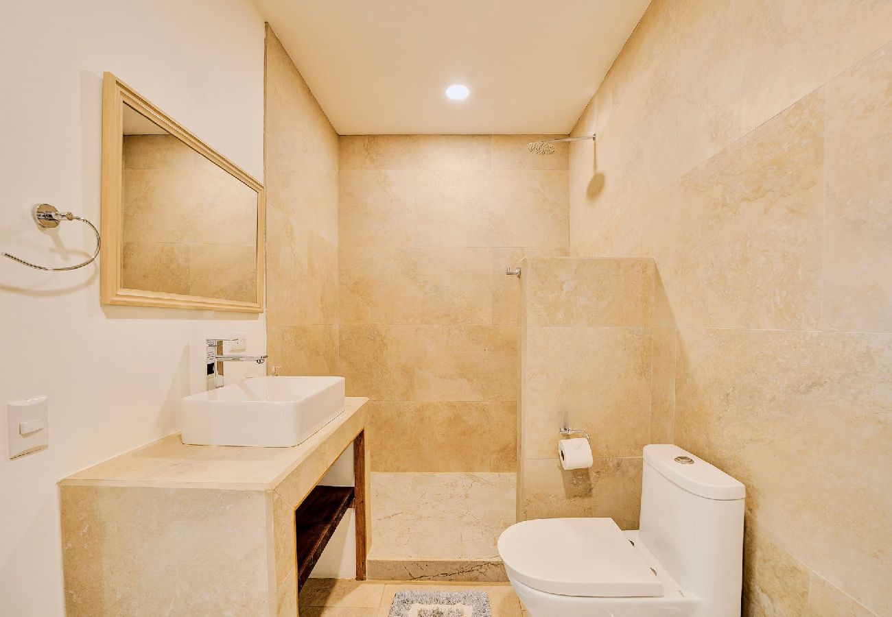 Apartment in Puerto Viejo - Suite Gaviota 5 | Centric w/AC & king-size bed 