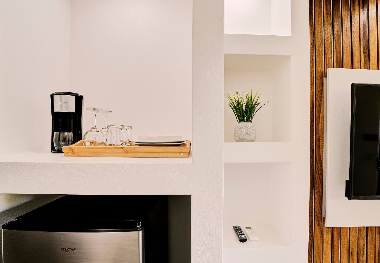 Apartment in Puerto Viejo - Suite Gaviota 5 | Centric w/AC & king-size bed 