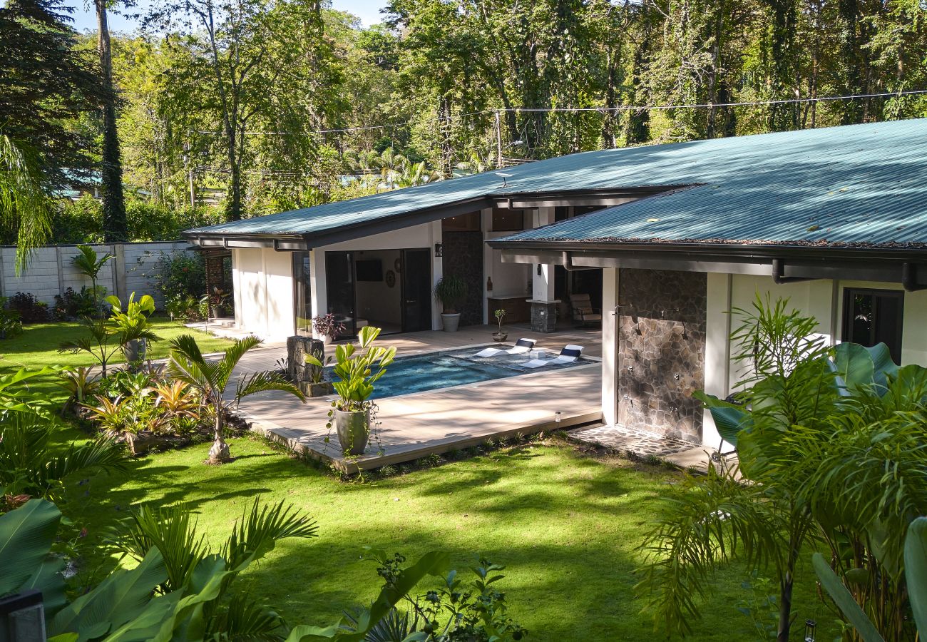 House in Playa Chiquita - Casa Chela | Breathtaking oasis - 4BR w/AC & Pool