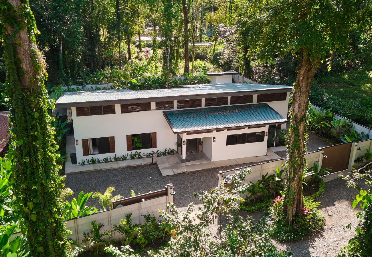 House in Playa Chiquita - Casa Chela | Breathtaking oasis - 4BR w/AC & Pool