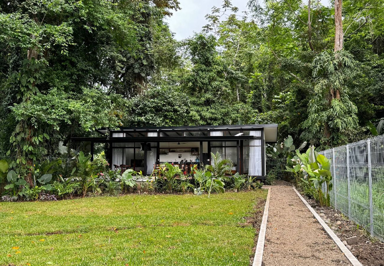 House in Puerto Viejo - Sharka House - Brand new gorgeous 2BR w/pool & AC 