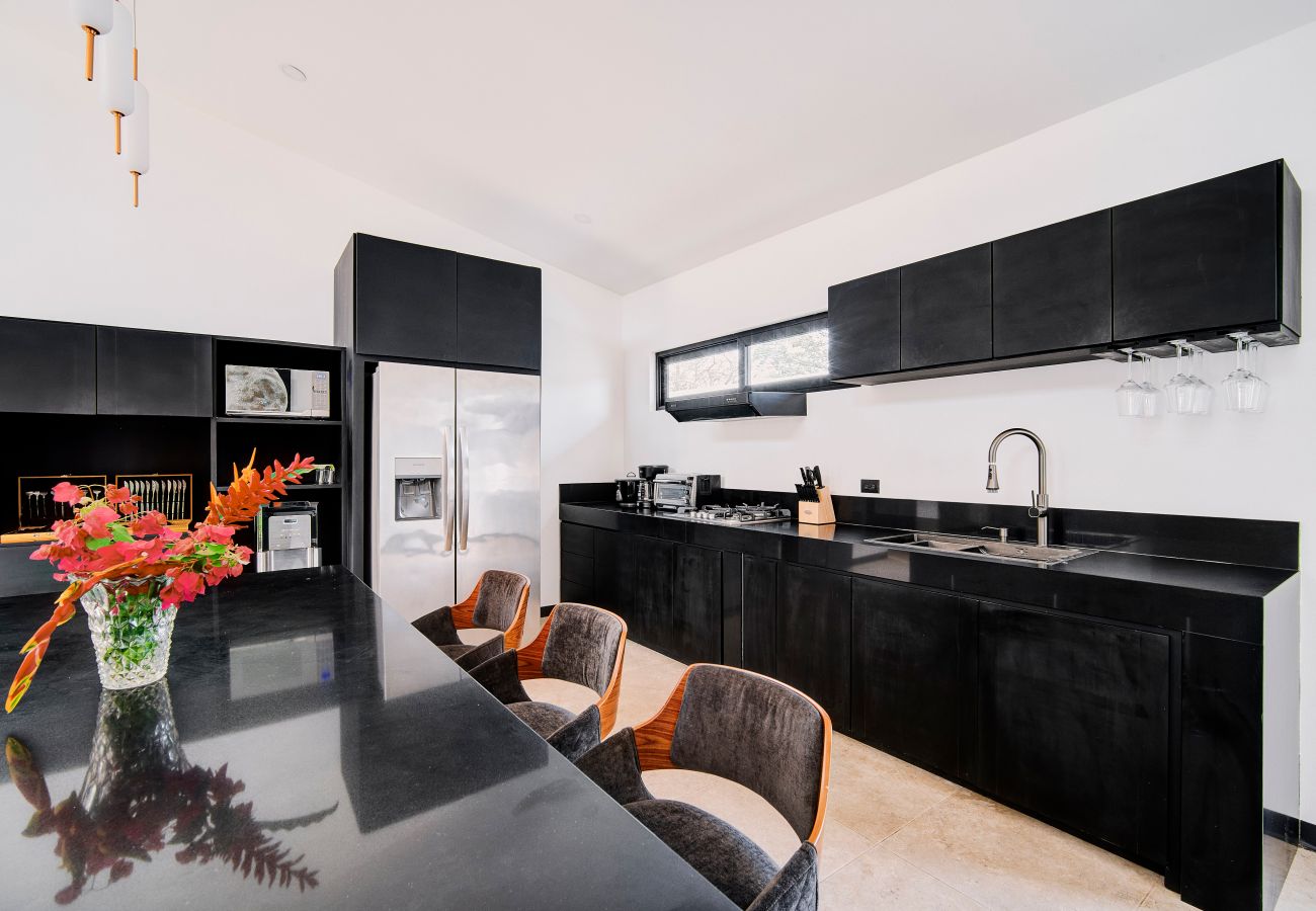 House in Hone Creek - Luna Azul Boutique  - Stunning 2BR w/AC, pool & firepit